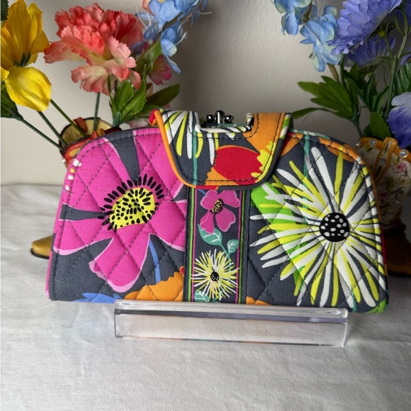 NWT Vera Bradley Jazzy Blooms Kiss N Snap Wallet Retired Pattern LAST ONE - Picture 5 of 6